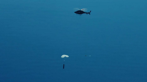 Testování zachycení rakety Electron společnosti Rocket Lab pomocí helikoptéry