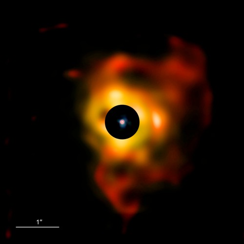 Snímek Betelgeuse s okolní mlhovinou